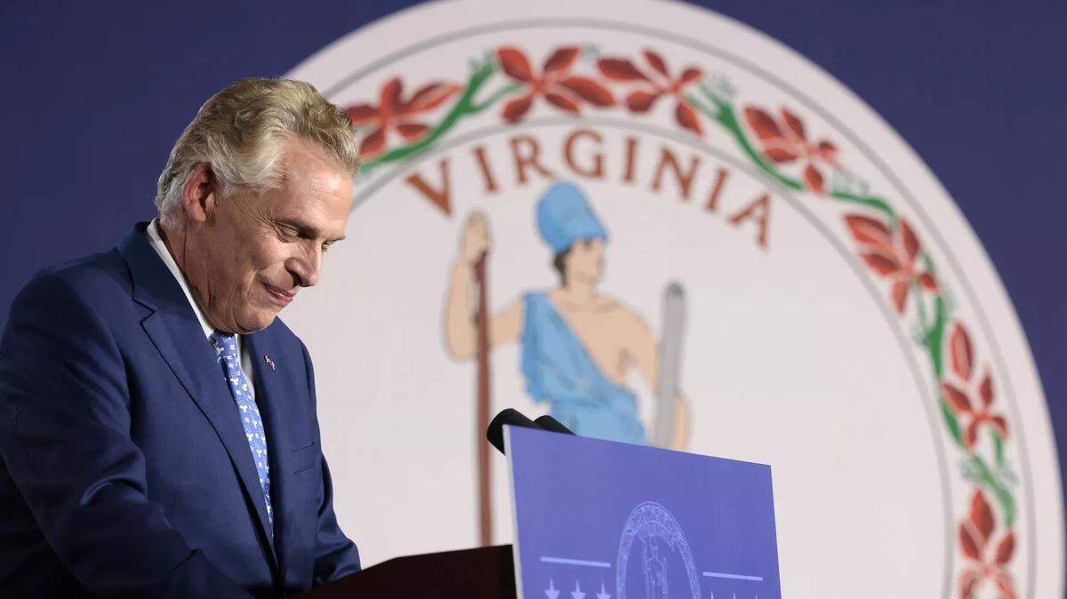 El demócrata Terry McAuliffe no ayudó a su campaña de 2021 para gobernador de Virginia cuando insistió en que los padres deben mantenerse al margen de la decisión sobre lo que se enseña en las escuelas.