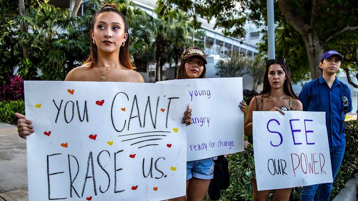 Brooklyn Webb joined a group of students in support of the Walking Out to Learn! rally in Miami Beach on April 21, to protest against the Florida’s anti-LGBTQ+ education policies.