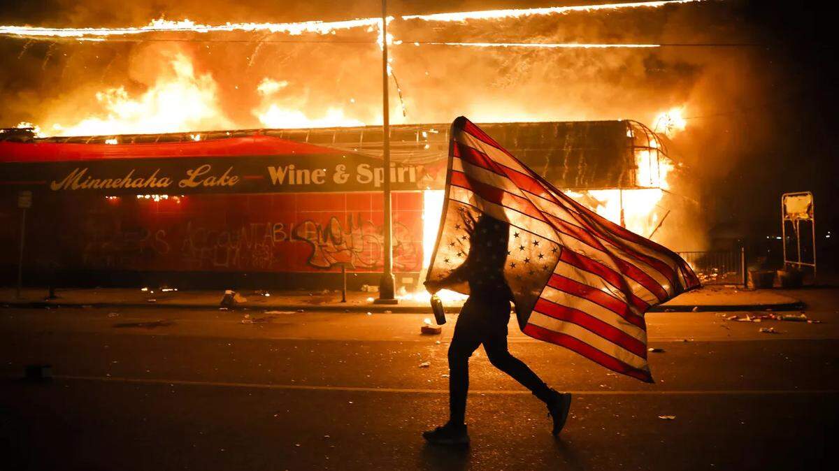 As protests demanding justice for George Floyd intensified, Minneapolis police officers were ordered to abandon their posts.