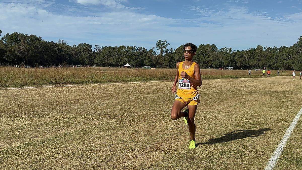 Belen Jesuit cross country runner Joshua Ruiz races in the Class 3A state championship on Saturday, Nov. 5, 2022.