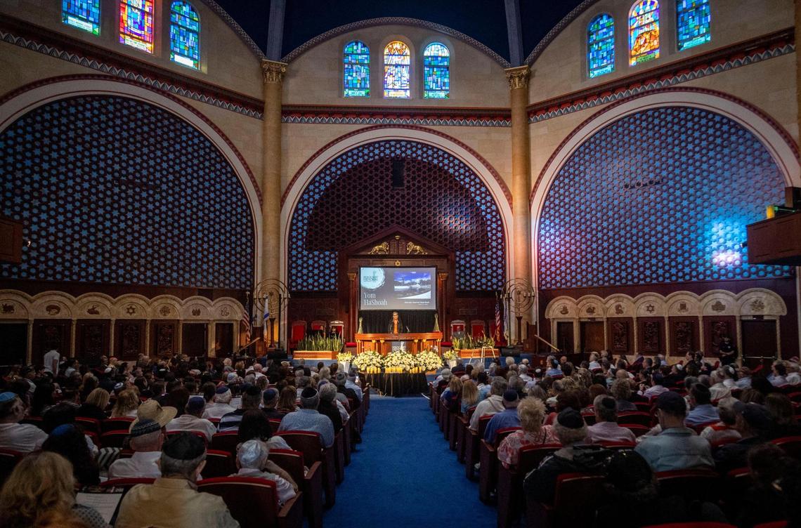 Miami Beach, FL, April 27, 2025 - People listen to speakers during a ceremony to Commemorate Yom HaShoah, Holocaust Remembrance Day at Temple Emanu-El in Miami Beach 1701 Washington Avenue, Miami Beach, FL