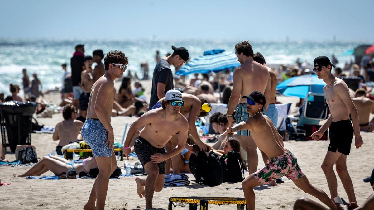 The first wave of spring breakers on Fort Lauderdale beach on Feb. 28, 2024.