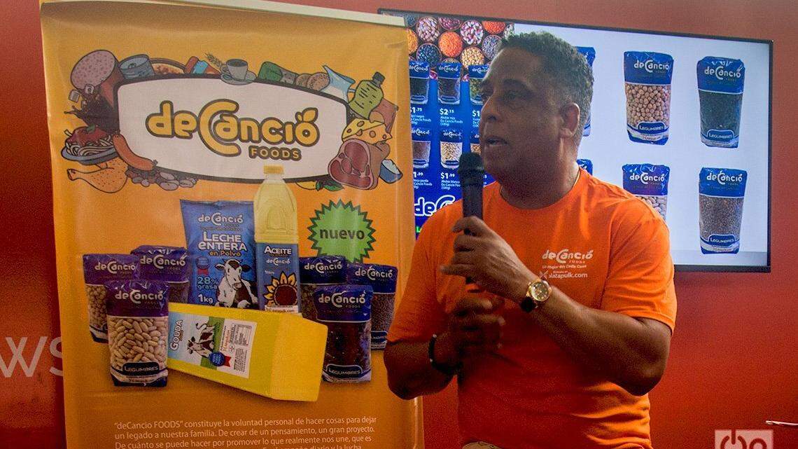 Katapulk’s owner Hugo Cancio, during a presentation of the company’s food brand, deCancio Foods, at Havana’s International Fair on November 2023.