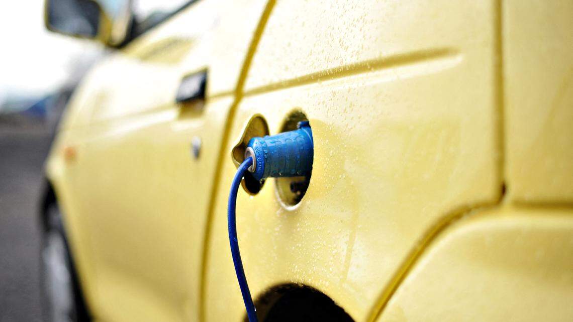 DIY Engineer Turns Disposable Vapes Into an Electric Vehicle