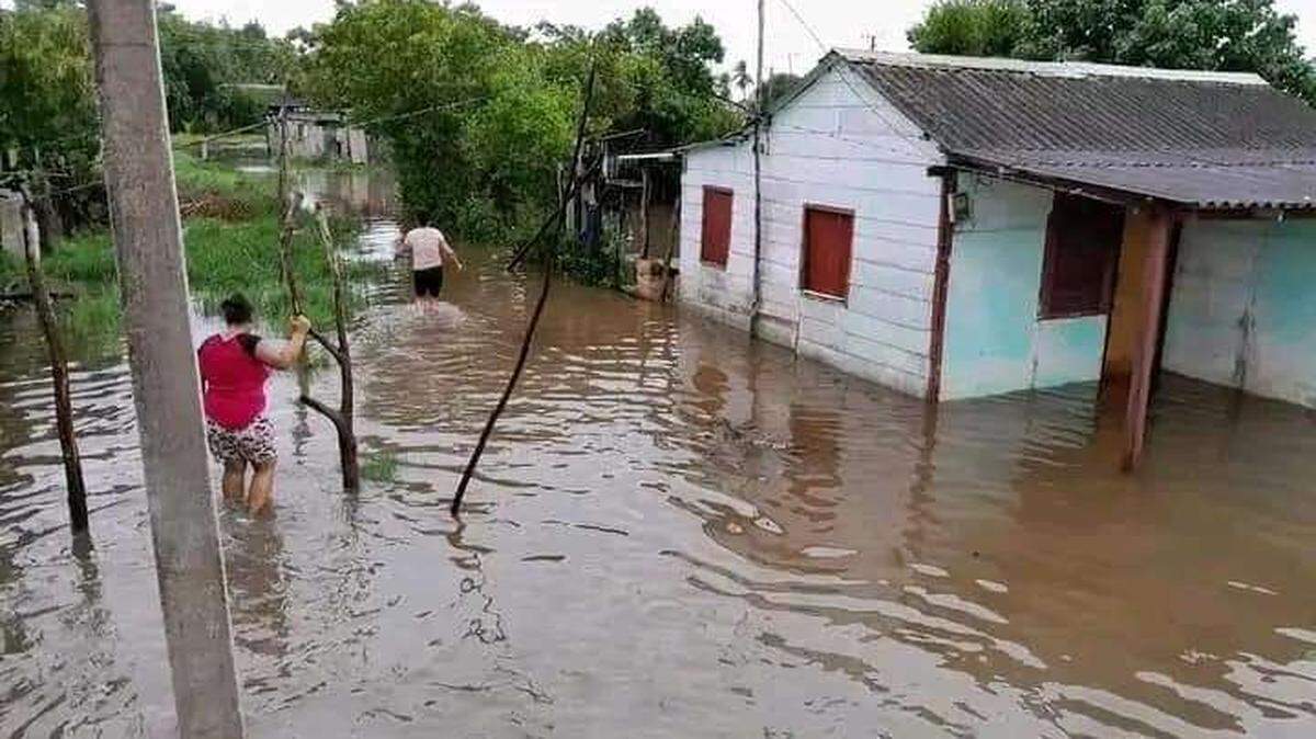 Residents in Playa Guanímar in Artemisa, a province in Western Cuba, had to evacuate quickly due to coastal flooding brought by hurricane Idalia on Monday.