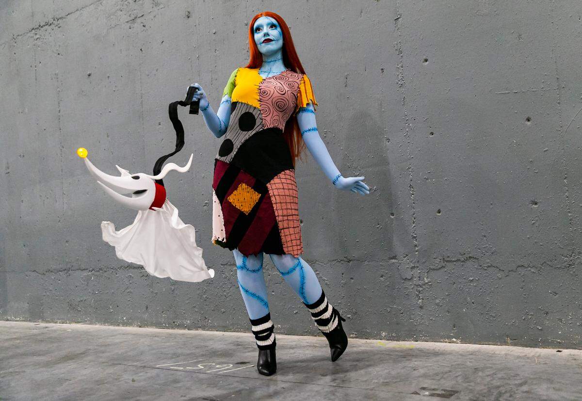 Nicole Bobbing cosplays as Sally from Tim Burton’s ‘The Nightmare Before Christmas’ at Florida Supercon.