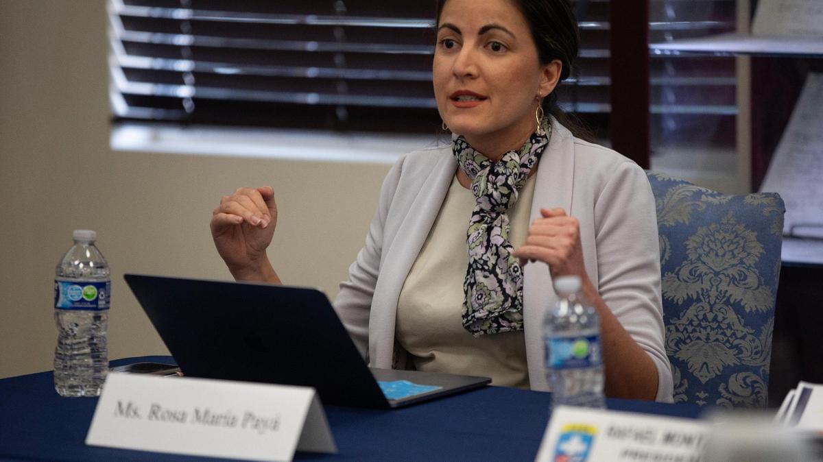 La activista Rosa María Payá habla durante una mesa redonda entre funcionarios electos y activistas cubanos sobre los presos políticos en el Museo Assault Bridge 2506 el lunes 10 de julio de 2023 en Hialeah Gardens, Florida.
