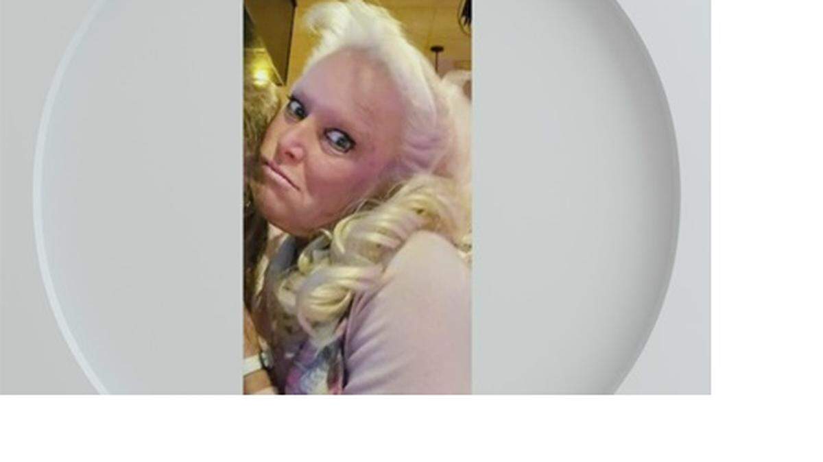 Police say 56‑year‑old Heather Asendorf was discovered by a passerby. People who frequent Hollywood Beach say she was a familiar sight near Margaritaville at a bandshell where she danced most nights in brightly lit shoes.