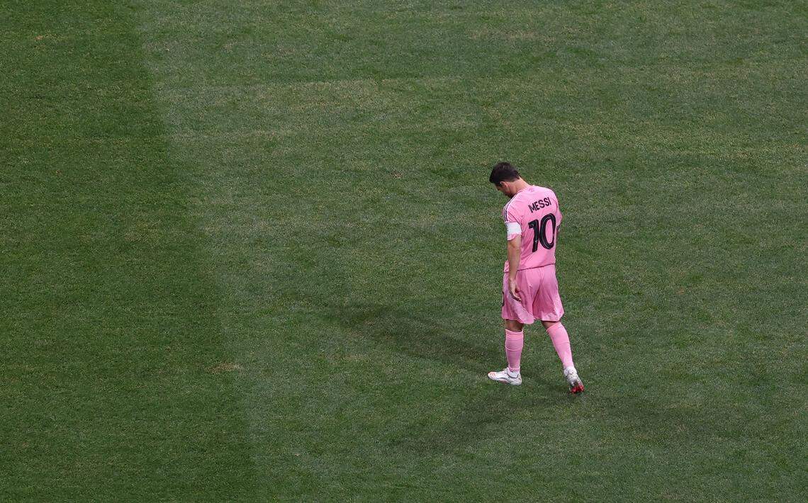 [Subscription Customers Only] Jun 29, 2025; Atlanta, Georgia, USA; Inter Miami FC forward Lionel Messi (10) reacts during a round of 16 match of the 2025 FIFA Club World Cup at Mercedes-Benz Stadium. Mandatory Credit: Amanda Perobelli-Reuters via Imagn Images