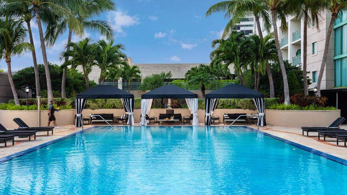 The Ritz-Carlton Coconut Grove has a deal on a couples’ poolside massage as part of Miami Health & Wellness Months.