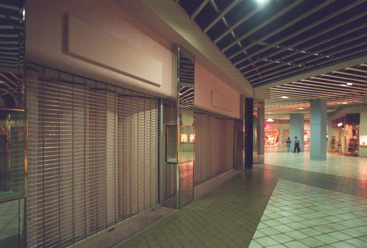 Mayor’s Jewelry Store closed its Omni location before the mall closed.