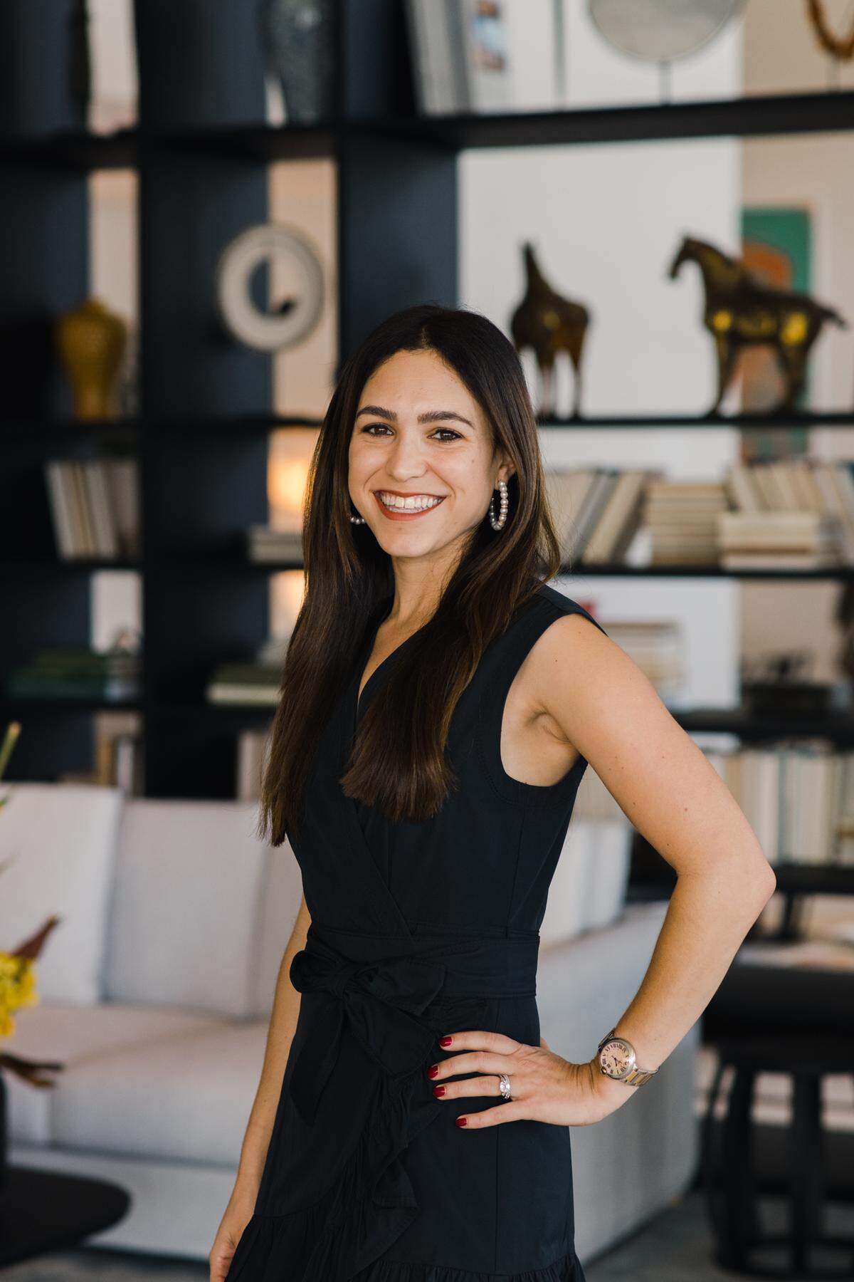 "La mayoría de mis clientes reubicados centran su búsqueda en Brickell, Midtown, Edgewater, Downtown y Miami Beach", comentó Jaclyn Bild por correo electrónico. "Si se espera no estar en medio de la acción, Coconut Grove, Coral Gables, Surfside y Bal Harbour son grandes barrios que ofrecen un ambiente más discreto". Aquellos con bajo presupuesto podrían querer echar un vistazo a los edificios en Kendall, Doral y North Miami. Bild es agente inmobiliario de Douglas Elliman.