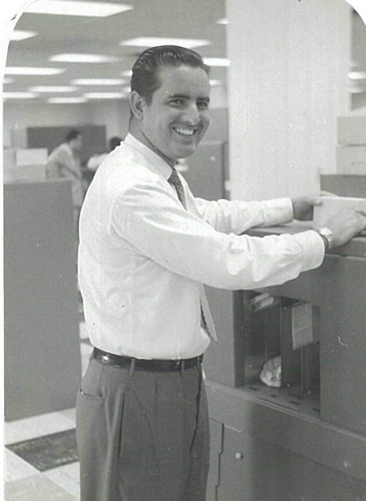 Antonio San Pedro learned and managed one of the first IBM accounting computers in Cuba while he worked at the electric company, Le Compania de la Electricidad in the 1950s.