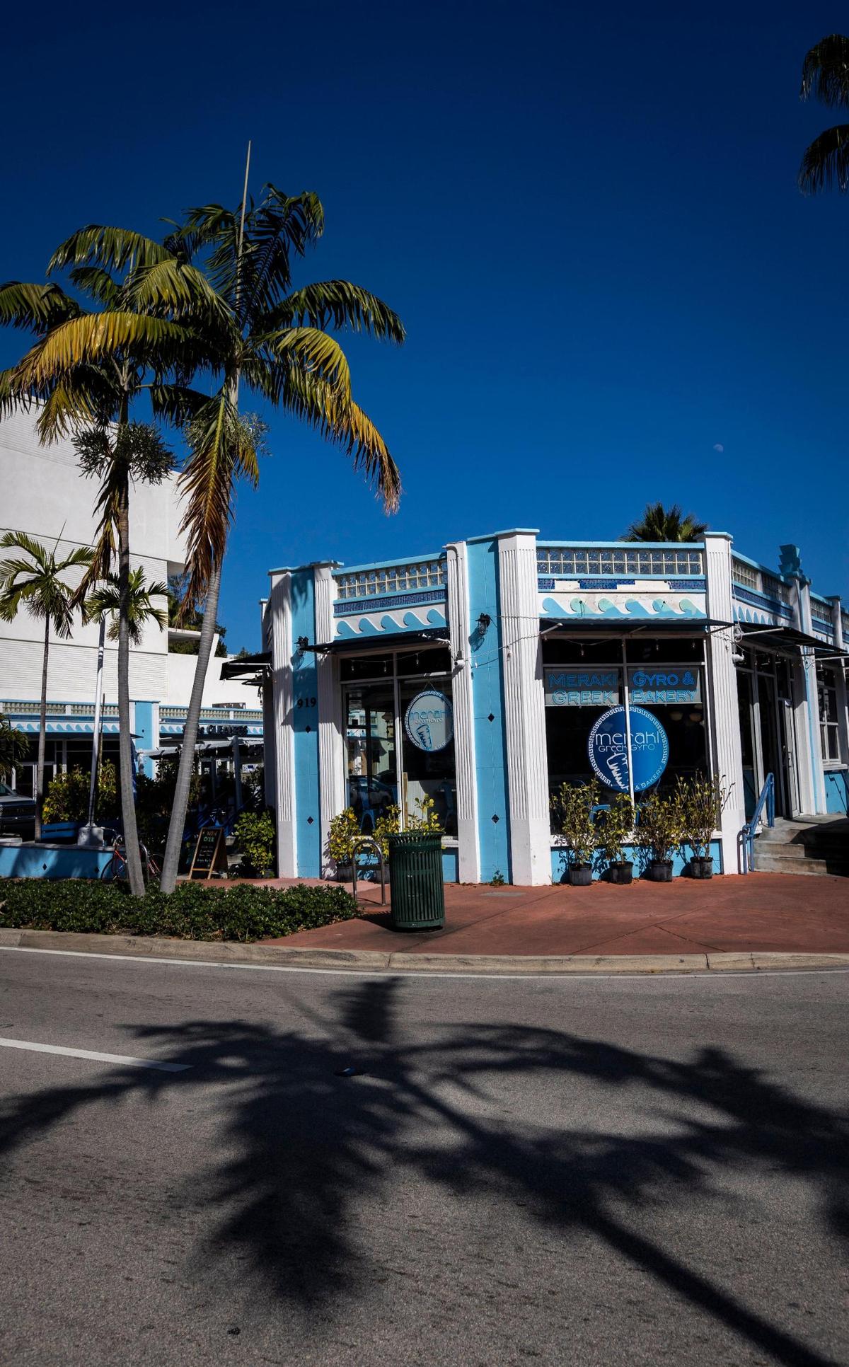 La campaña de George Santos declaró haber comprado comida en Miami Diner, en 919 Alton Rd., en días consecutivos de octubre de 2021, pero el socio administrativo dice que no hay recibos que coincidan con las cantidades indicadas por la campaña. El restaurante, fotografiado el 30 de enero de 2023, se ha convertido desde entonces en un lugar de gyros griegos y panadería.
