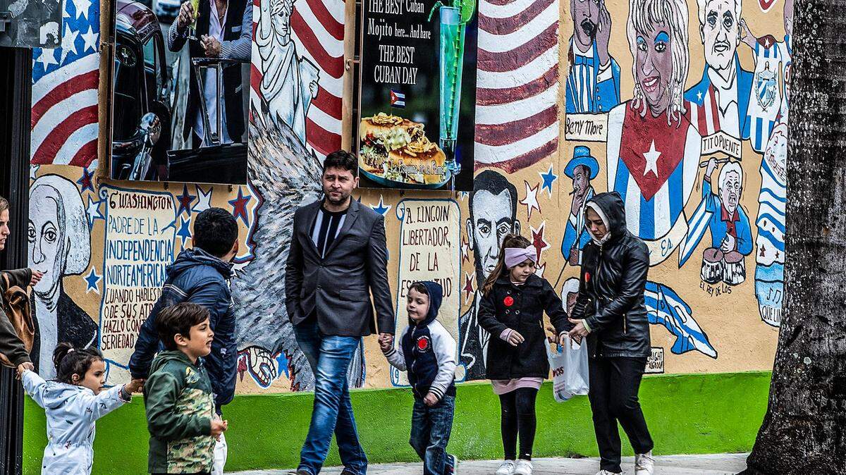 The cold temperatures in Miami on Christmas Day didn’t stop people to be outdoors along Calle 8 in Little Havana, as the cold temperatures affecting Florida continues through the holiday weekend, on Sunday December 25, 2022.