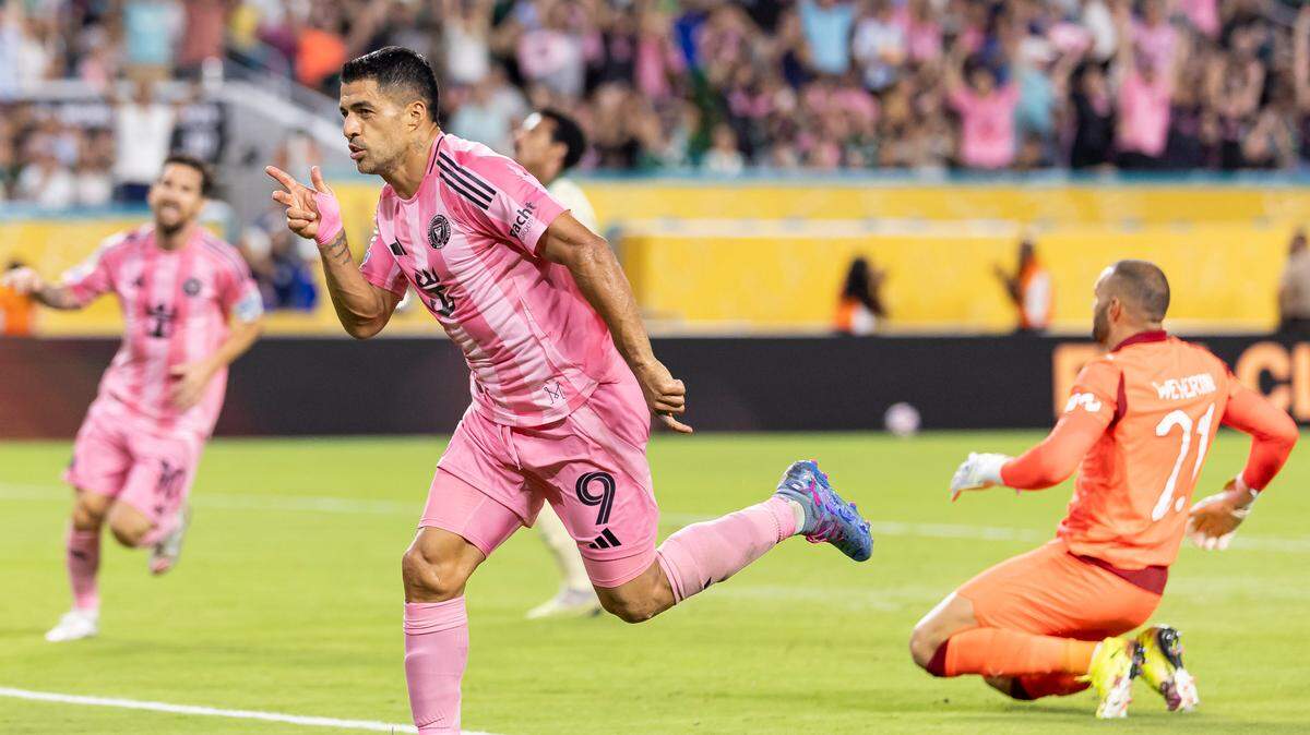 Inter Miami forward Luis Suárez (9) celebrates after scoring a goal against Palmeiras in the second half of their Group A third-round FIFA Club World Cup soccer match at Hard Rock Stadium on Monday, June 23, 2025, in Miami Gardens, Fla.
