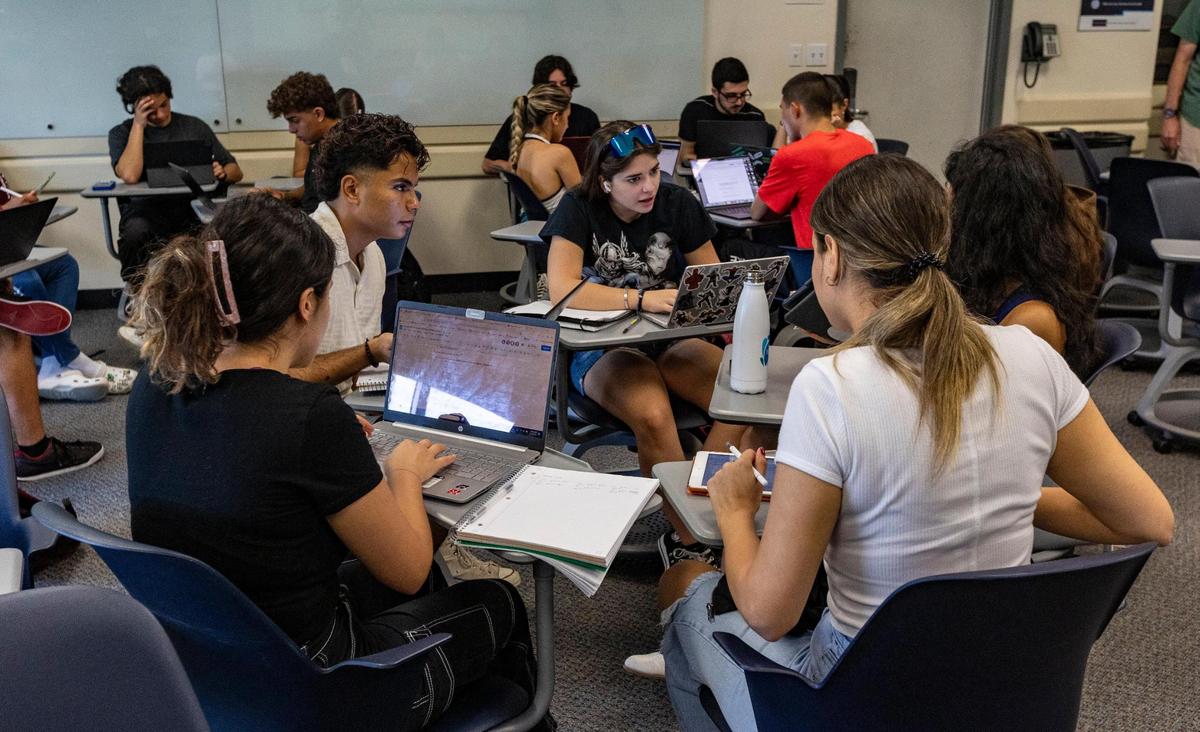 Students work in groups in Calculus I class at FIU. Miami, Florida, August 31, 2023 -