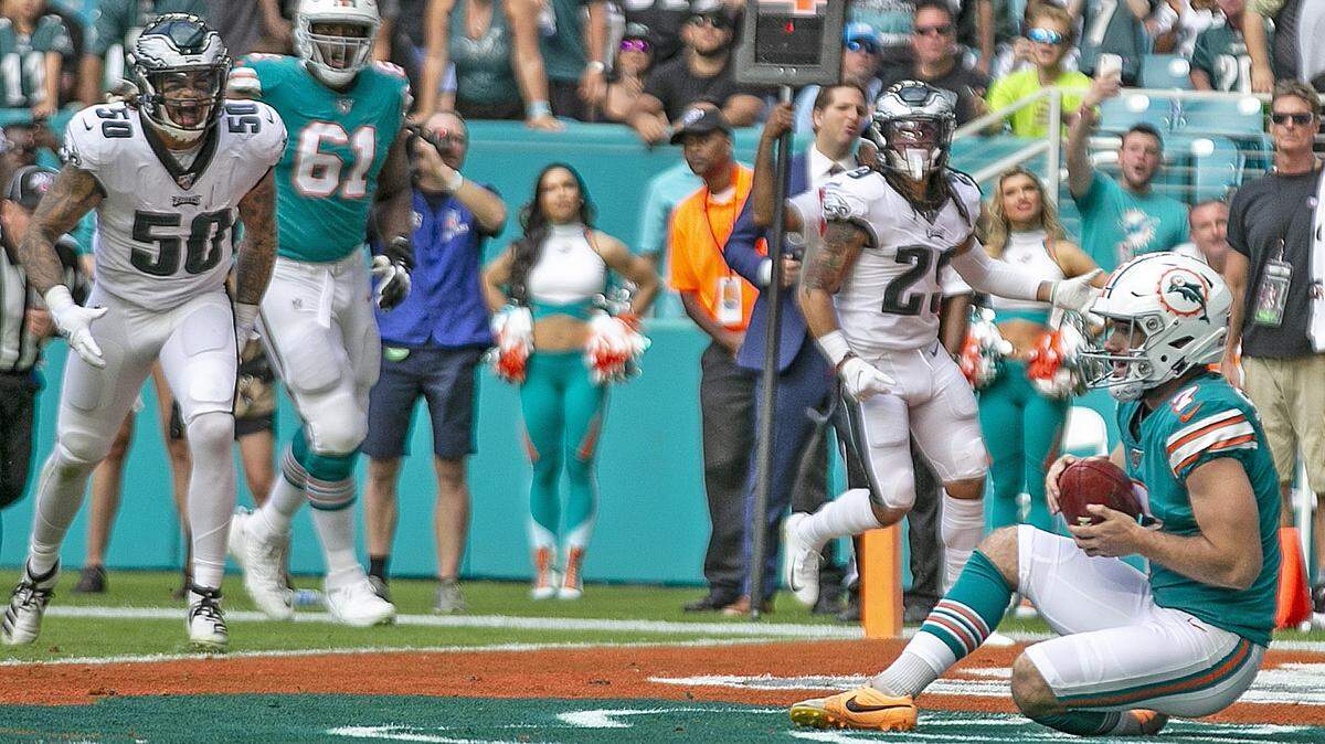 Miami Dolphins kicker Jason Sanders (7) catches a touchdown pass in the second quarter as the Miami Dolphins host the Philadelphia Eagles at Hard Rock Stadium in Miami Gardens on Sunday, December 1, 2019.
