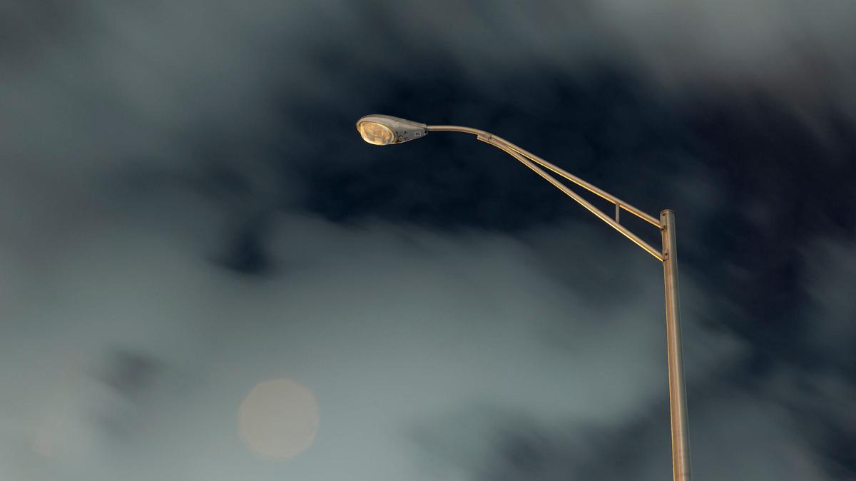 Thieves are stealing copper wires from Miramar street lights, leaving multiple roads dark, officials said.