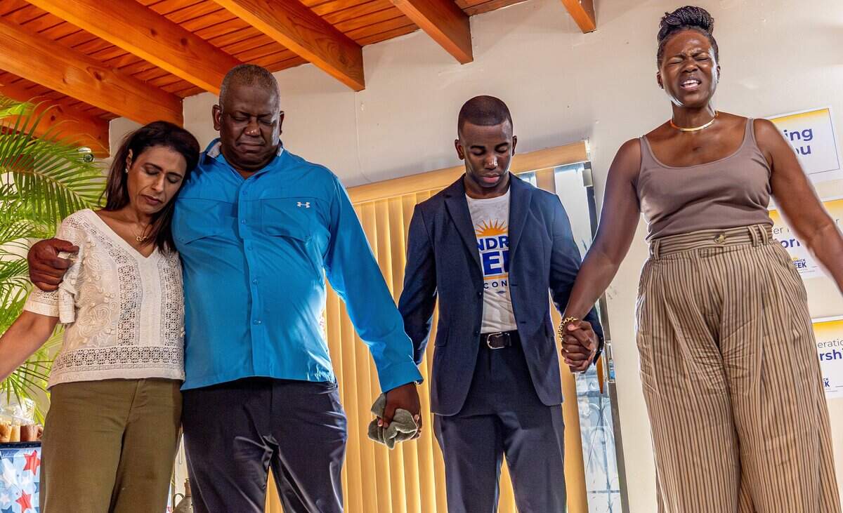 From left, Arshi Siddiqui, Kendrick Meek Jr.'s stepmother; Kendrick Meek, former U.S. Rep.; Kendrick Meek Jr., congressional candidate; and Leslie Meek, his mother, hold hands in prayer following the announcement of his candidacy for Congress at his residence in Miami, Fla., on Friday, June 12, 2026.