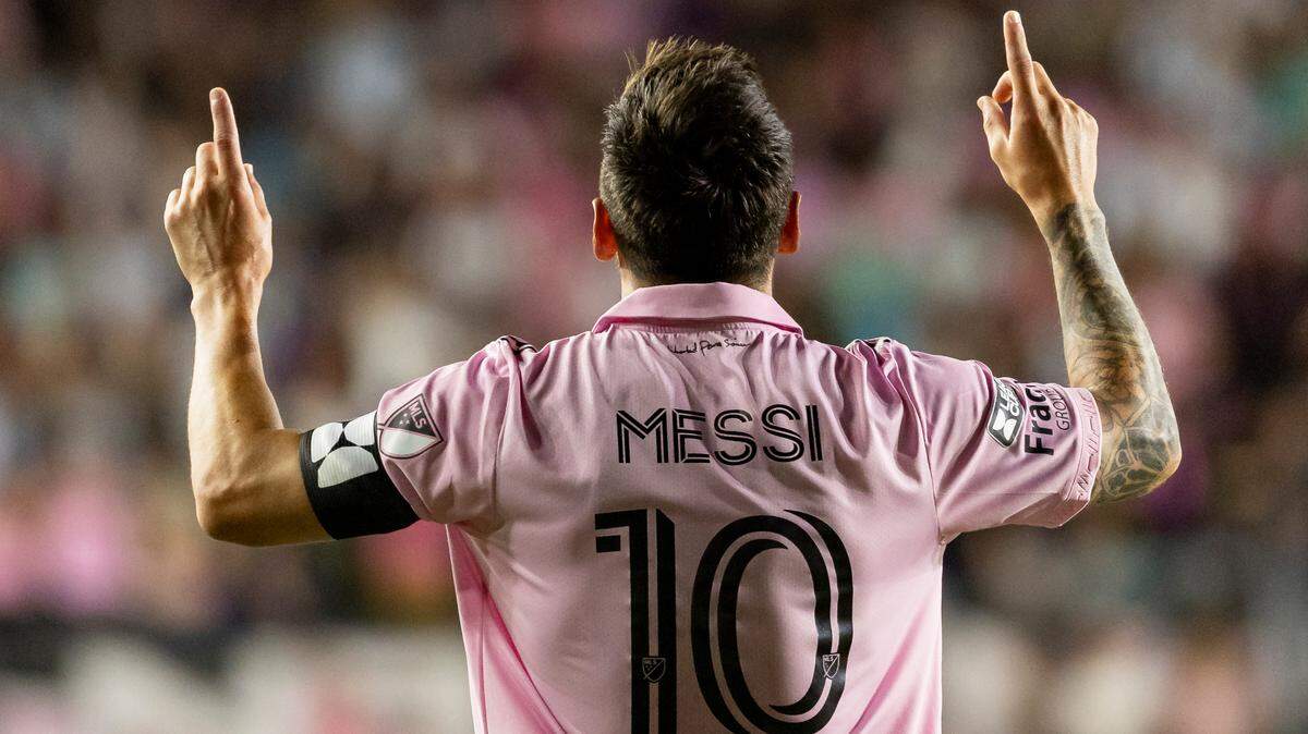 El delantero de Inter Miami, Lionel Messi (10), celebra después de anotar un gol contra Orlando City en la primera mitad de un partido de octavos de final de la Copa de la Liga en el estadio DRV PNK el miércoles, 2 de agosto de 2023, en Fort Lauderdale, Florida.