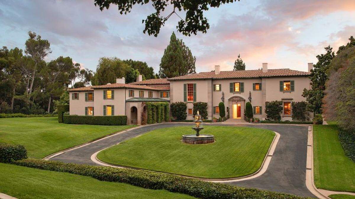 Owlwood, the former Holmby Hills home of Tony Curtis and Sonny and Cher, is on the market for $115 million. The Italian-revival style mansion in one of Los Angeles’ wealthiest sections was the centerpiece of the Woodbridge Group of Companies’ real estate investments.