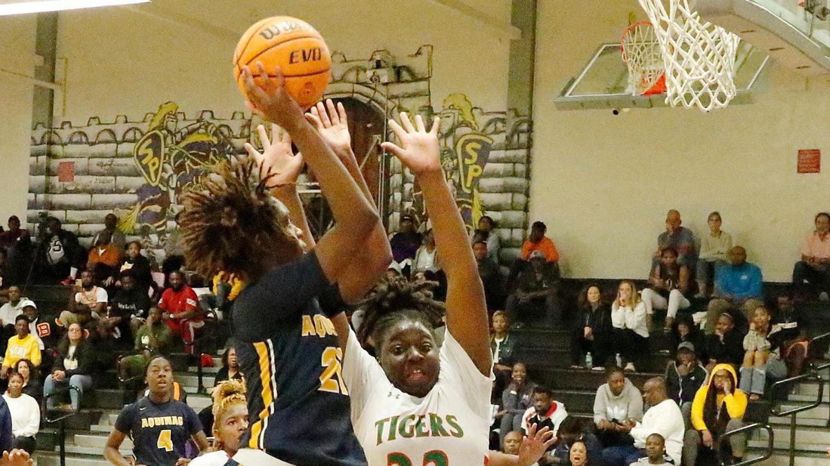 St. Thomas Aquinas Raiders Nyla McFadden (21) attempts a shot while Blanche Ely Tigers Laketrice Peterson (33) tries to block it during the BCAA Big 8 Girls’ 2023 Basketball championship game on Saturday, January 28, 2023 at South Plantation HS in Plantation. Andrew Uloza / for Miami Herald