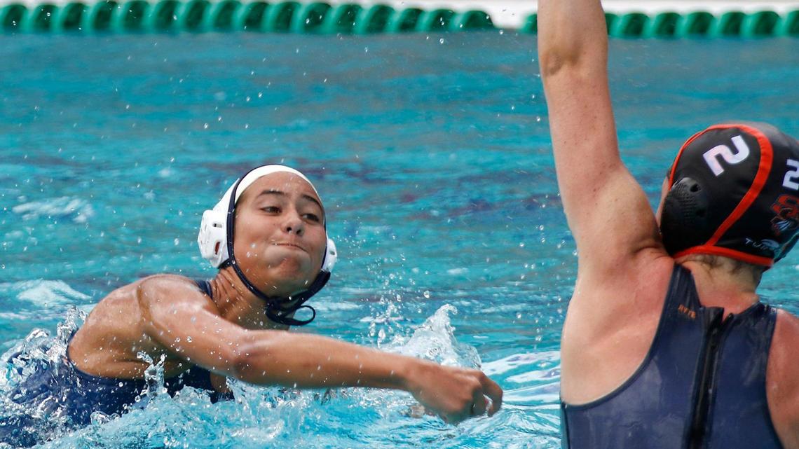 Gulliver Prep Sophia Kingston (11) throws the ball during the FHSAA Girls Water Polo State Championships final match against Seminole Noles (Sanford) on Saturday, April 26, 2025 at Gian Zumpano Aquatic Center in Miami. Andrew Uloza / for Miami Herald
