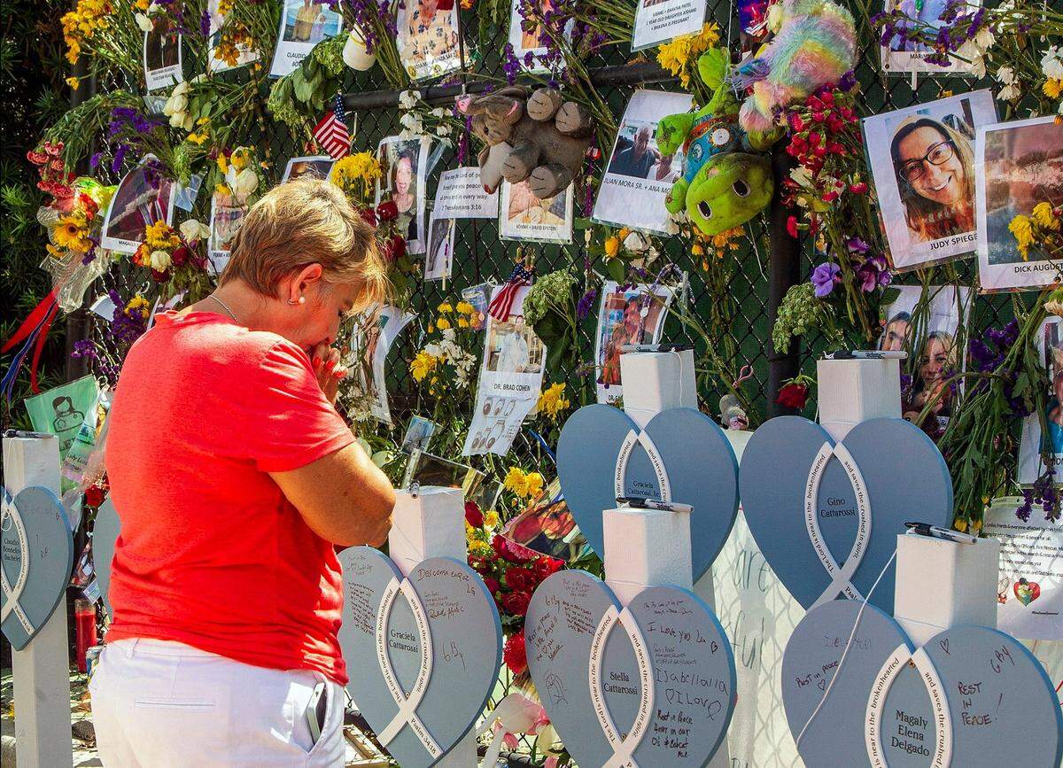 Lourdes Losada mourns the loss of her college roommate, Maria Teresa Rovirosa, at the Memorial Wall for the victims of the Champlain Towers South collapse on July 8, 2021, in Surfside, Florida.