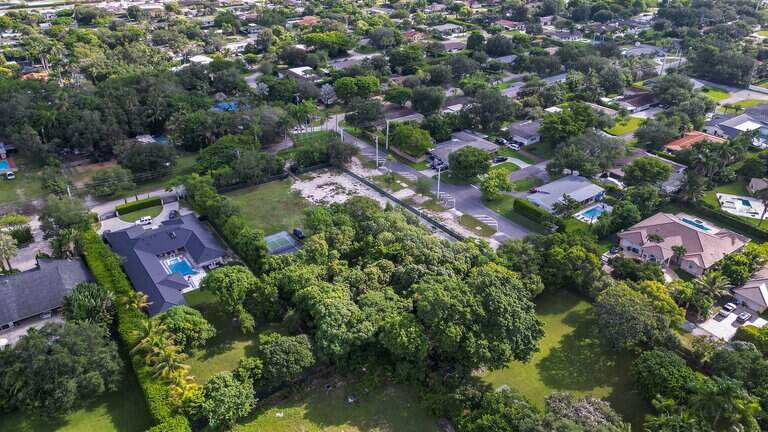 Four new apartment towers, no transit plan: A Kendall neighborhood fights back