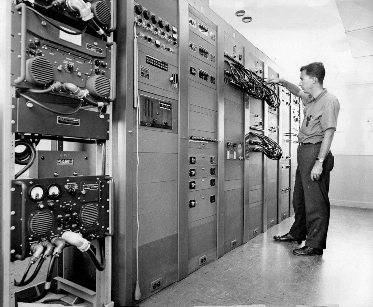 Behind the scenes at the Fort Lauderdale airport in 1960.