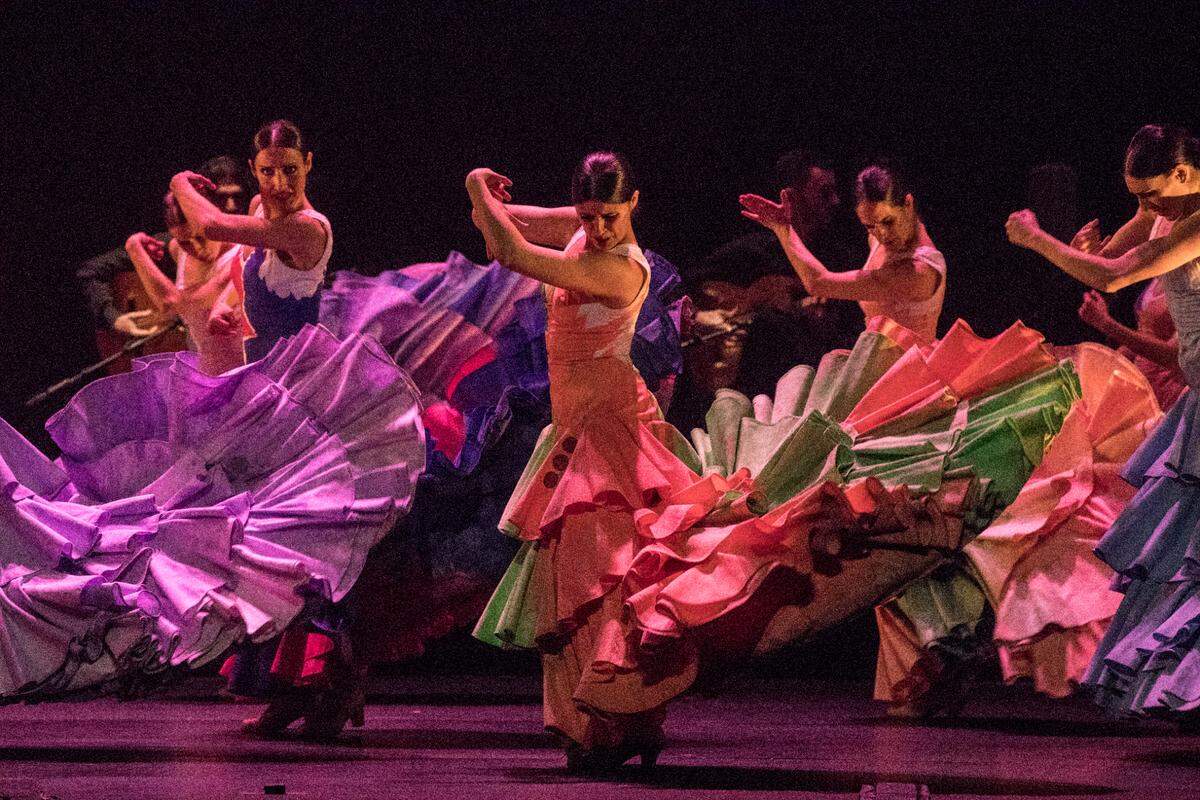 Flamenco dancers from Ballet Nacional de España will perform at the Adrienne Arsht Center for the Performing Arts this March.
