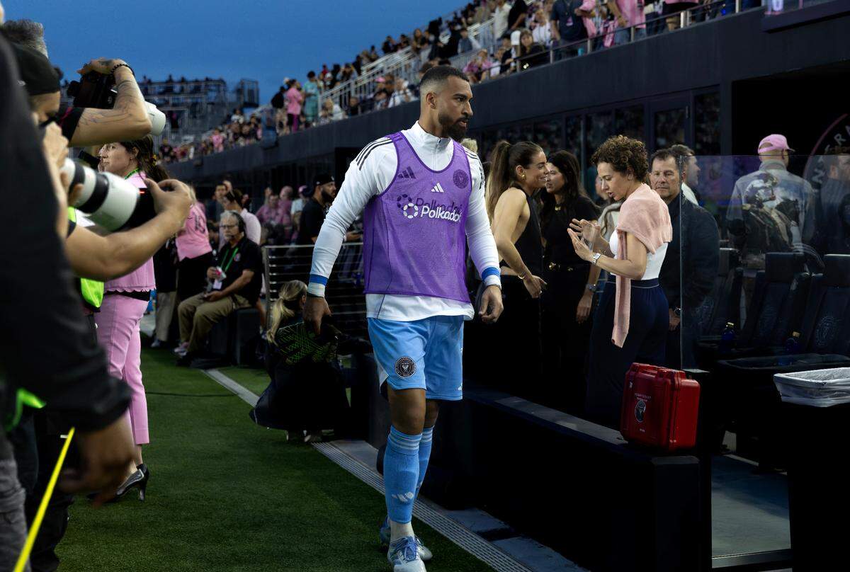 Inter Miami goalkeeper Drake Callender (1) heads to the bench before their MLS match against the Philadelphia Union on Saturday, March 29, 2025, in Fort Lauderdale, Fla.