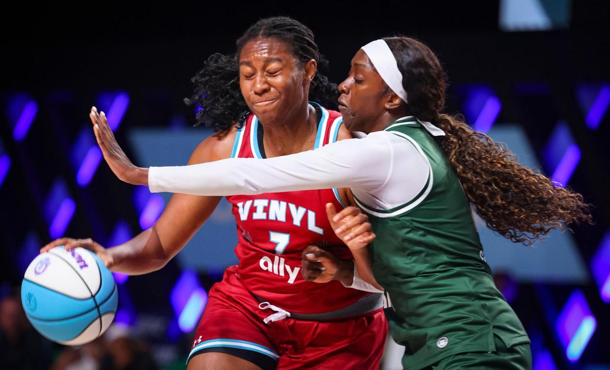 Vinyl BC’s Aliyah Boston (7) drives around Rose BC’s Kahleah Copper (2) during the 1 on 1 tournament for Unrivaled, a women’s pro basketball league that launched this season in Miami, on Monday, Feb. 10, 2025, at Wayfair Arena in Medley, Fla. Copper won and advanced to the next round.