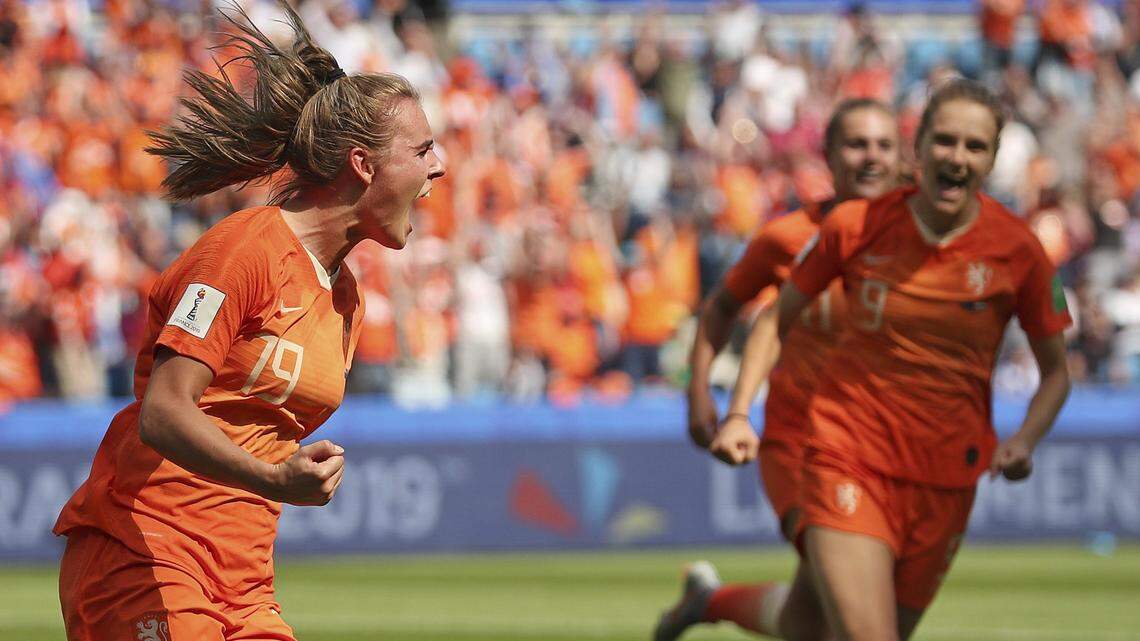 Watch: Netherlands subs combine for clutch stoppage time goal to survive upset bid