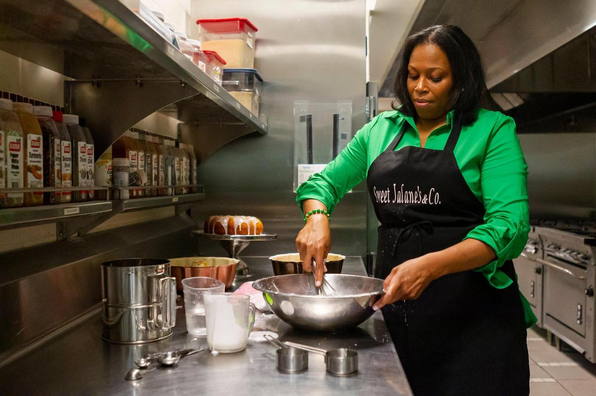 Sherronda Daye, the owner of Sweet Jalene’s catering, prepares frosting in the FIU kitchen for her 100 Cakes in 10 Days project.