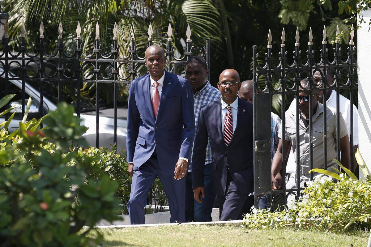 President Jovenel Moïse, left, arrives alongside former Prime Minister Jean-Michel Lapin, for a presidential press conference at the National Palace in Port-au-Prince, Haiti, Tuesday, Oct. 15, 2019. Haiti’s embattled president faced a fifth week of protests as road blocks and marches continue across the country, after opposition leaders said they will not back down on their call for Moïse to resign.(AP Photo/Rebecca Blackwell)