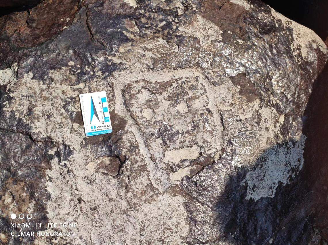 A rectangular face carving at the Ponta das Lajes archaeological site.