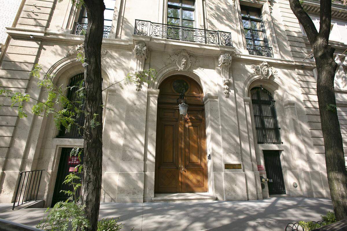 Damage on the front doors of the Upper East Side New York estate of multimillionaire Jeffrey Epstein was caused by agents serving a search warrant following Epstein’s arrest at a nearby New Jersey airport on Saturday, July 6, 2019. Epstein has been charged with sex trafficking of minors in New York and Palm Beach, Florida, and remains behind bars awaiting a bond hearing.