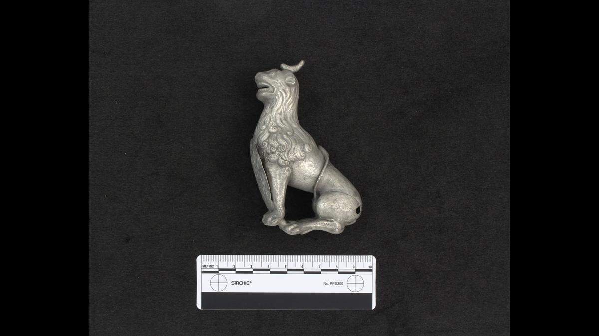 This mysterious 300-year-old lion was found 200 yards off Florida’s Atlantic coast and it has given archaeologists a puzzle to solve, as they ponder its purpose.