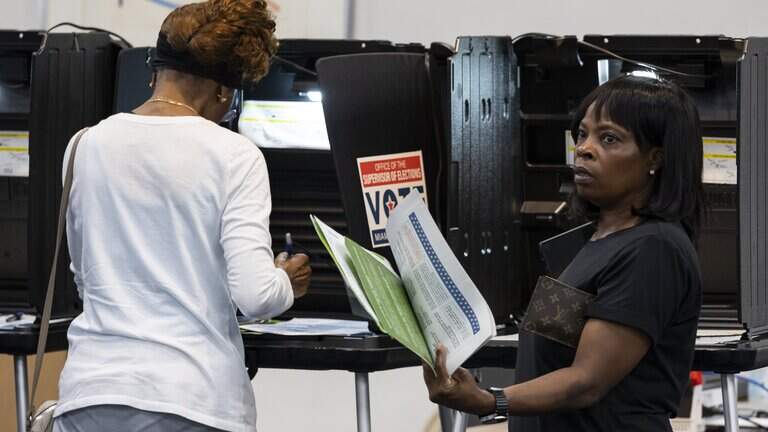 Casi la mitad del voto anticipado para el 3 de noviembre es de registrados demócratas