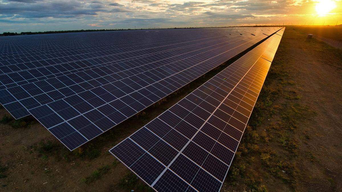 FPL plans install “hundreds of millions” of solar panels that will cover about 1% of the state’s land mass, according to CEO Eric Silagy.