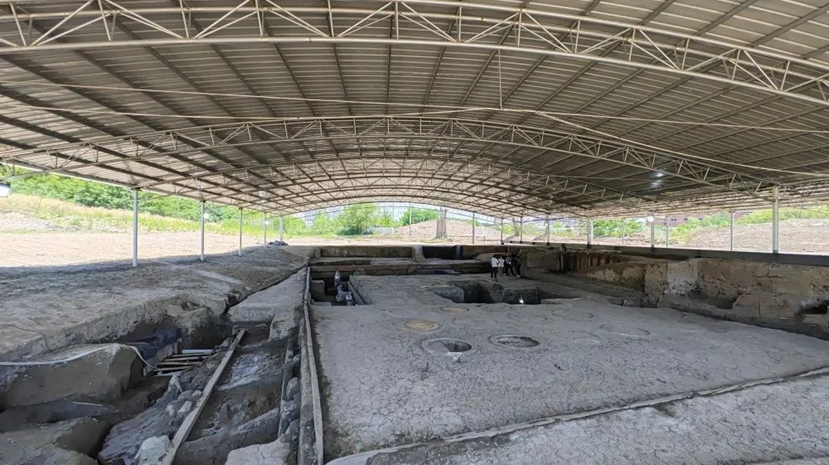At the site of an ancient temple in China, impressive architectural feats were discovered in the soft soil.