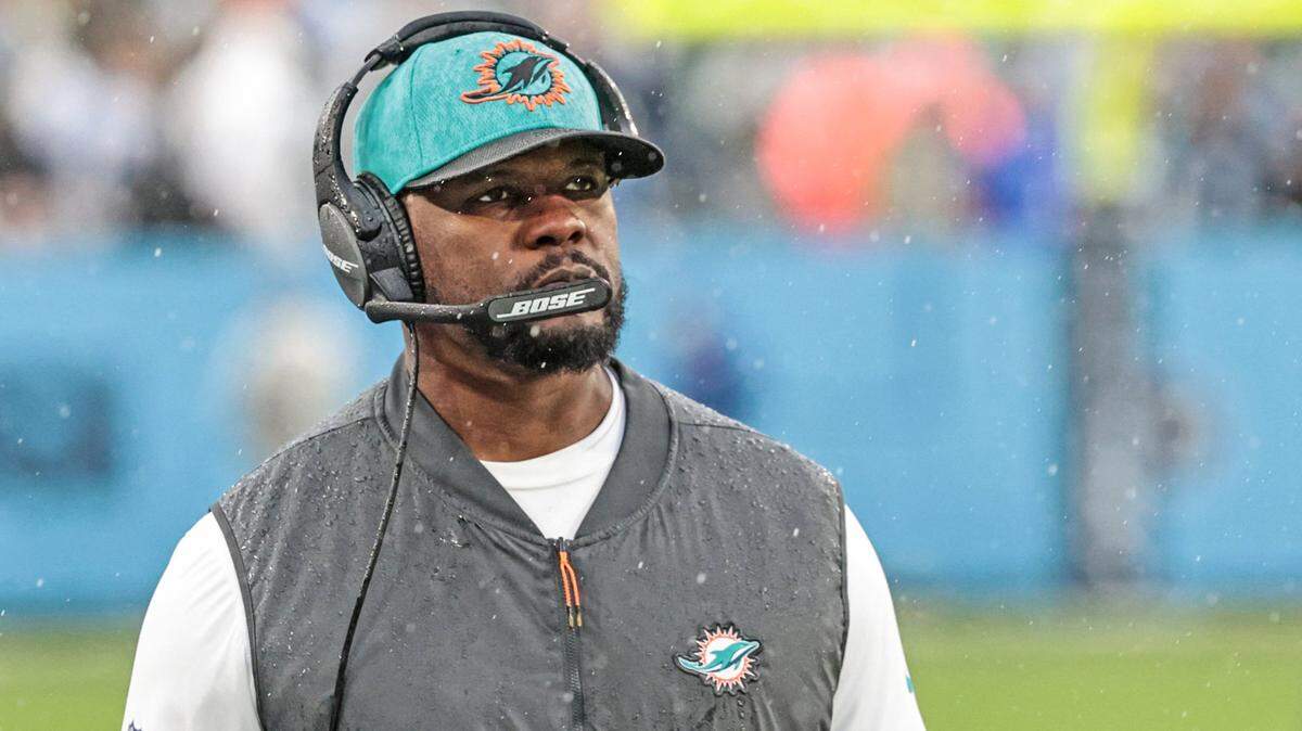 Miami Dolphins head coach Brian Flores on the sidelines as the Dolphins trail Tennessee Titans at Nissan Stadium in Nashville, Tennessee on Sunday, January 2, 2022.