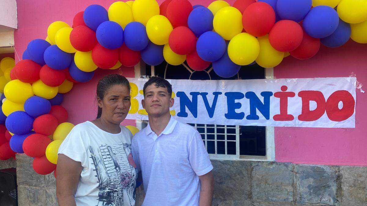Jonferson Valera Yamarte alongside his mother Mercedes Yamarte in his home in Maracaibo, Venezuela. Photo: Gustavo Ocando Alex