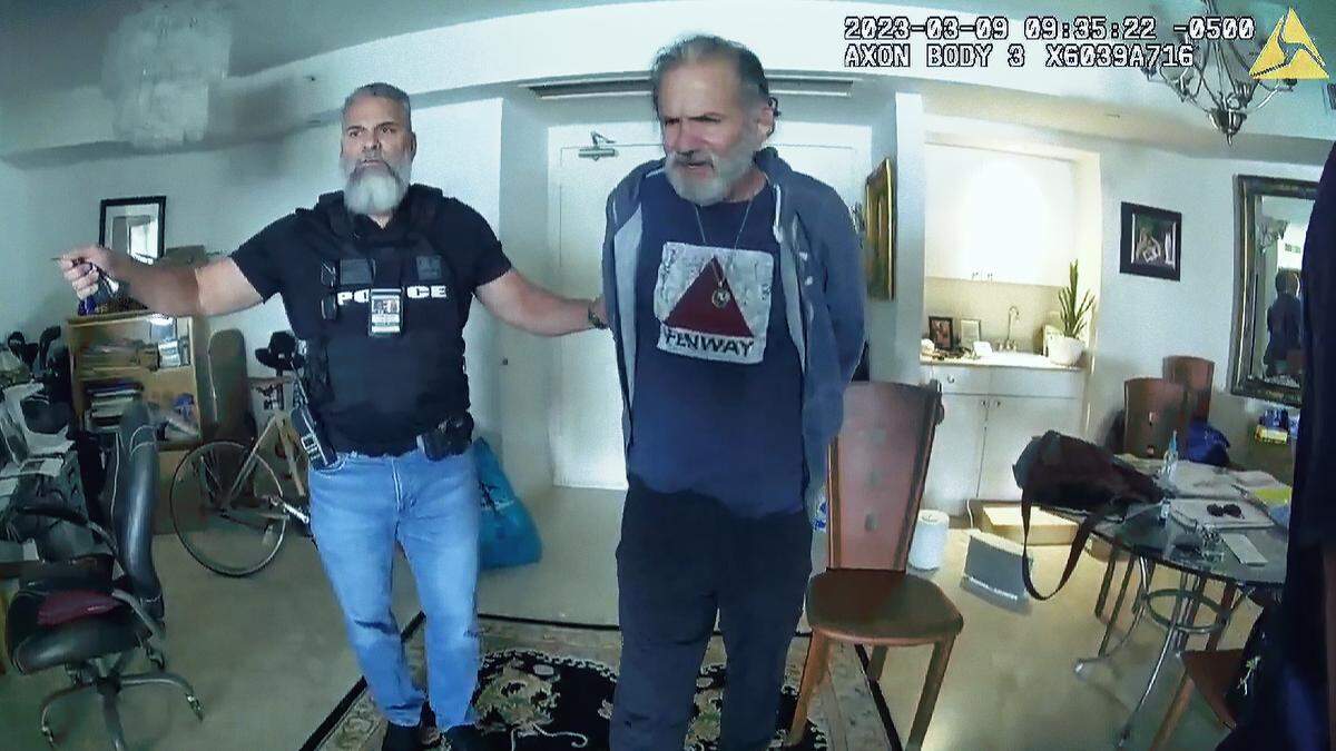 Frank Casanovas, the state attorney investigator on Kamlet’s case, with Kamlet, on the day of his arrest in March 2023.