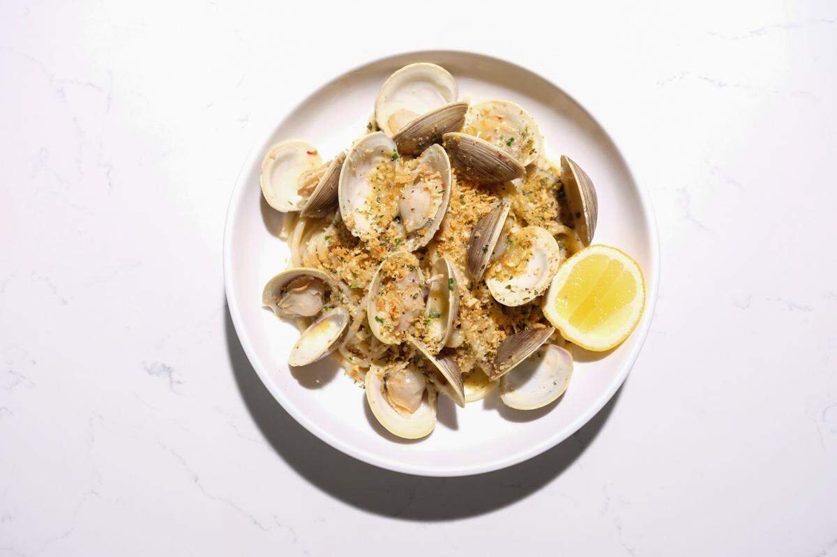 Bucatini alle vongole at Luca Osteria