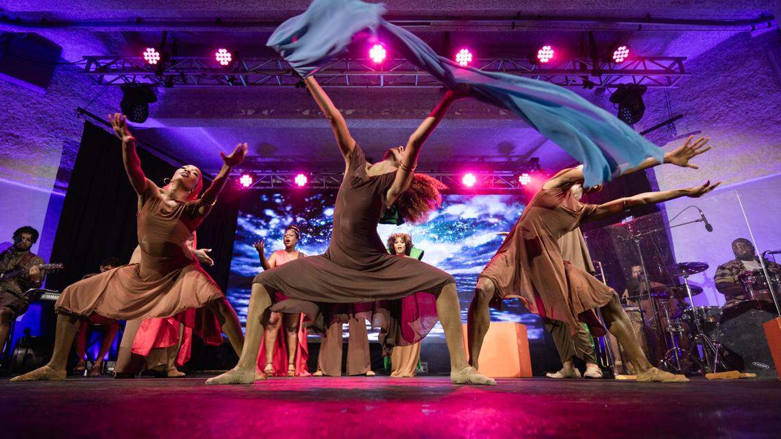 From June 14 to 19, the performance collective Hued Songs presents The Juneteenth Experience 2024. A show from last year at The Miami Beach Bandshell featuring Nayah Merisier, Maryann Benjamin, and Nyla Walker.