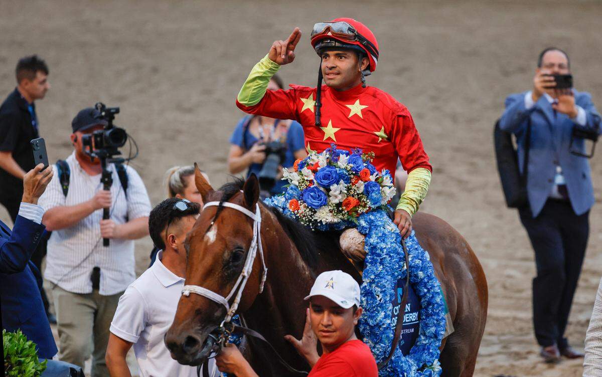 Jockey Luis Saez suffered an injury during an undercard race Tuesday afternoon at Keeneland.
