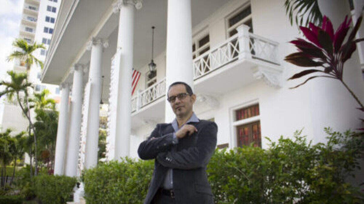 Eriberto Jiménez, director of the IBFM, at the entrance of the Miami Hispanic Cultural Arts Center. )